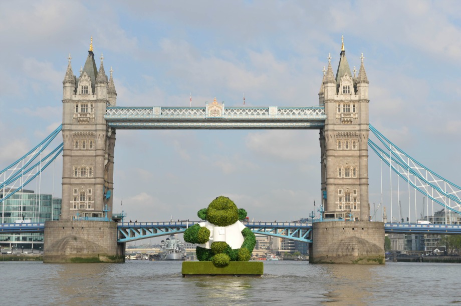 Giant PG Tips Monkey floats down the Thames
