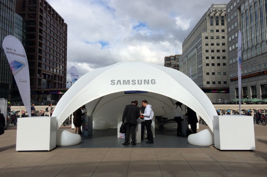 The Samsung S6 in the city pod at London's Canary Wharf 
