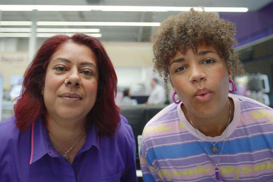 Currys worker and customer 