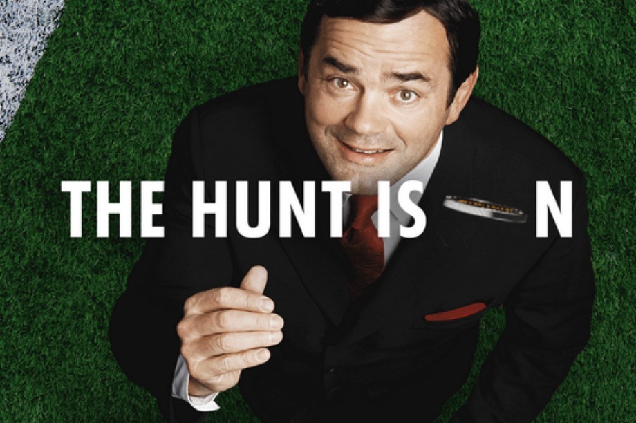 Former England captain Will Carling is the face of the coin hunt (rugby.heineken.com)