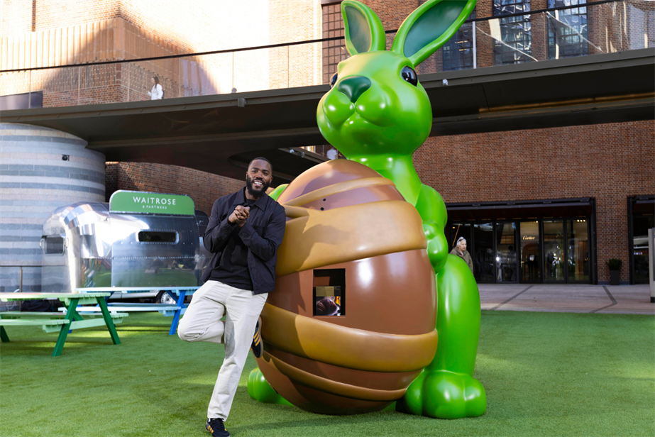 Mo Gilligan stood in front of giant green Easter bunny