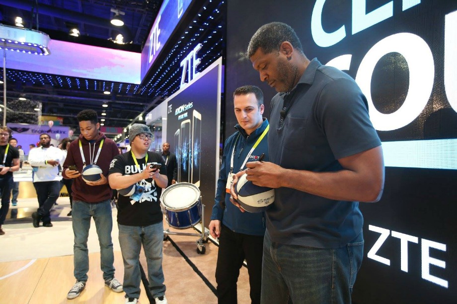 ZTE leveraged their sponsorship of five NBA teams with visitors flocking to take selfies with NBA legends