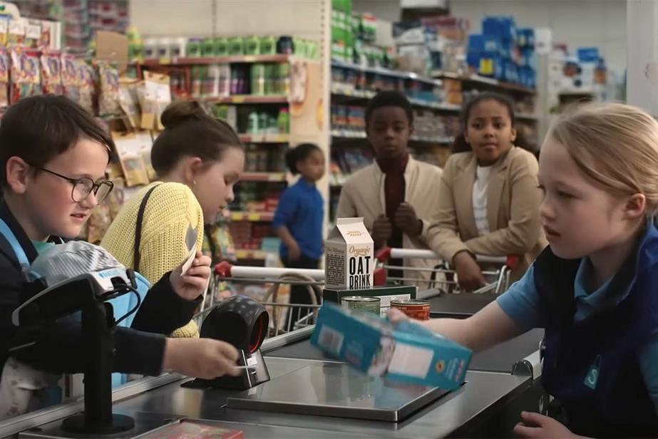 Children at cashpoint