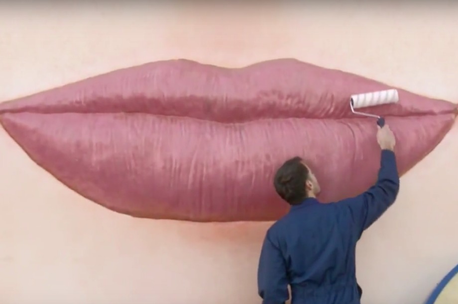 One set of lips was treated with Vaseline Lip Therapy (YouTube/Vaseline UK)