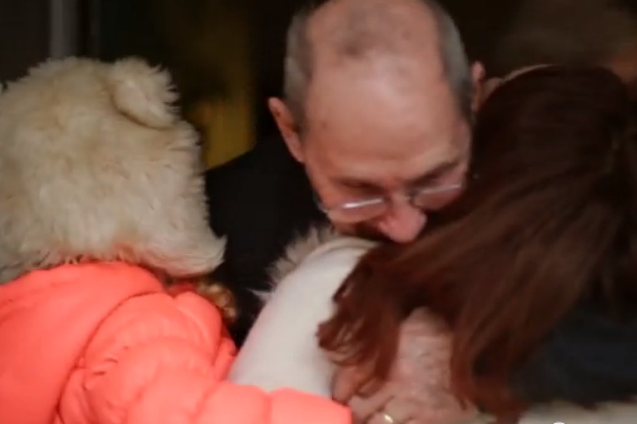 Lani surprises her family with a visit to the US