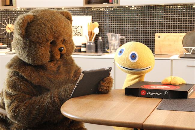 Pizza Hut: reviewing creative account