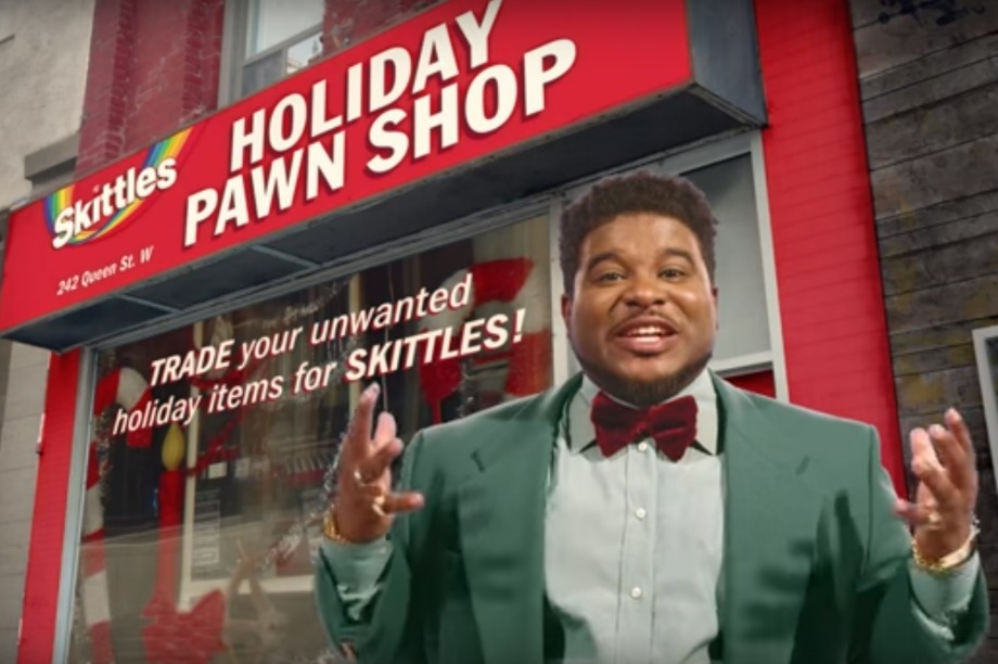 Dale the Dealmaker fronted the pop-up (YouTube/Skittles)