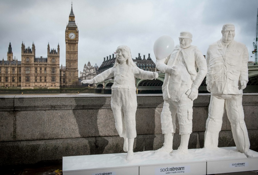 The statues represented how much daily sugar is consumed by children, teenagers and adults