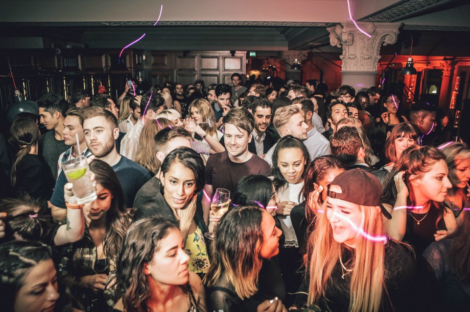 The brand celebrated its new location with a party of 550 people