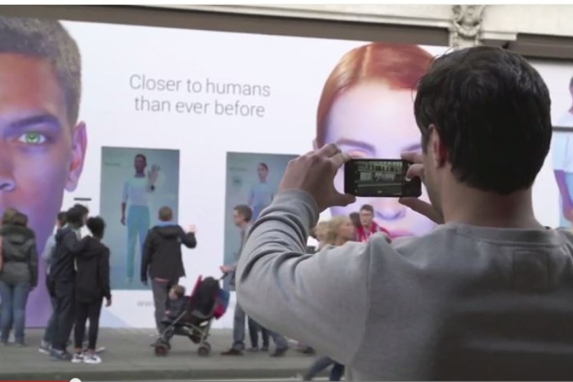 WATCH: passersby take to social media to share pictures of Channel 4 stunt