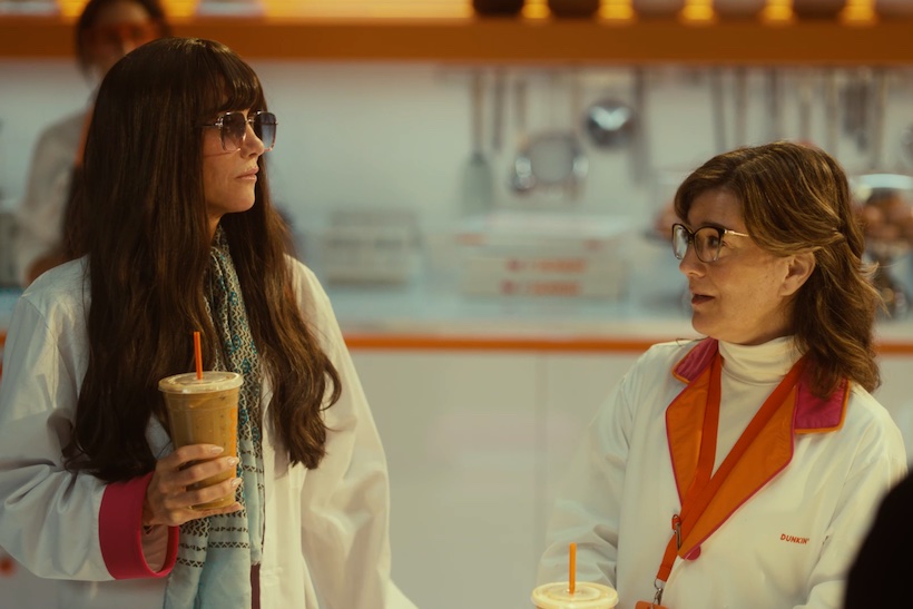 Kristen Wiig at Dunkin Donuts location