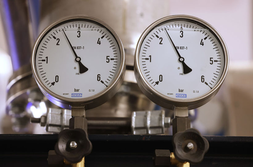 Pressure gauges display a reading on a heat pump installed at the BTB Heizkraftwerk Schoeneweide thermal power plant in Berlin, Germany (Credit: Getty Images)