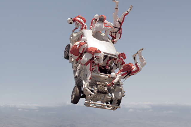  Nissan Juke 'built to thrill' by TBWA