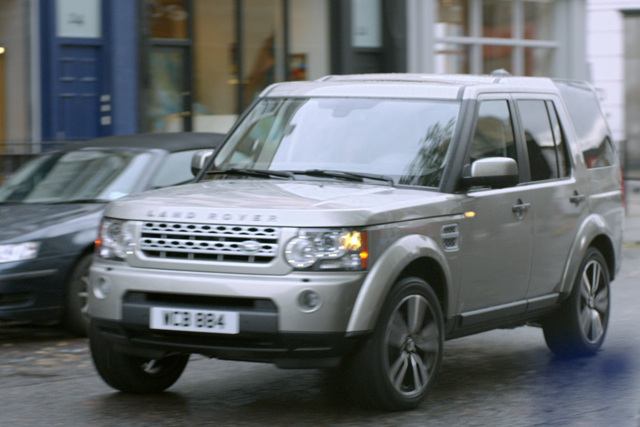 Land Rover 'dry-cleaners' by RKCR/Y&R