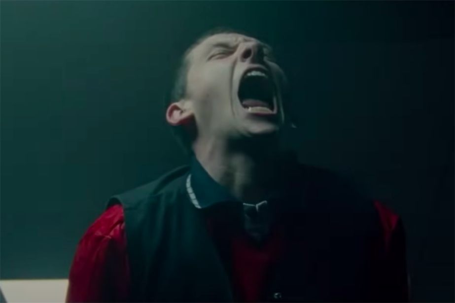 EE ad