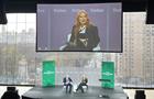 Image of Jewel on stage with Steve Forbes