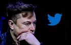 Image of Elon Musk and a Twitter logo. 
