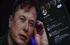 Image of Elon Musk and the Twitter screen
