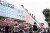 Greenpeace: protesters use ladder to climb Palais (photos via Matthieu Etienne @LLLLITL on Twitter)