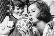 Fairy: reintroduces iconic white bottle