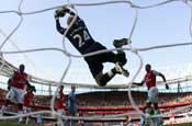Arsenal’s Manuel Almunia: photo copyright -- Javier Garcia/Back Page Images