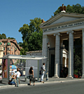 Clear Channel: Roman bus shelter