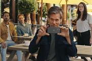 Kevin Bacon goes ham for Apple gadgets to showcase EE network plan