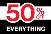 Gap: promotes its Black Friday sale in the Metro