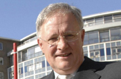 Lyons: C4 should not receive licence fee