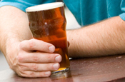 Alcohol: government to probe advertising links