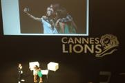 Jared Leto: poses for selfie during Cannes talk