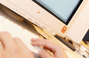 Internet: attracting more women over 45