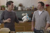 EE: Kevin Bacon cooks head-to-head with Jamie Oliver