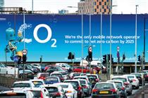 A billboard for 02 saying it's the only mobile network to commit to net zero carbon by 2025, in front of lots of traffic 