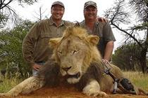 Walter Palmer (left) poses with a lion he killed on a previous hunting trip (Credit: Rex Shutterstock)