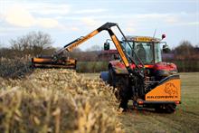 Razorback Auto-Level 550: 5.5m reach for all verge-mowing and hedge-cutting tasks - image: Mzuri