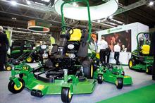 High-torque: improved 1600 Turbo WAM out-front rotary mower from John Deere - image: HW