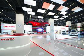 The Dream Wave was positioned overhead so as to immerse visitors in the world of Honda