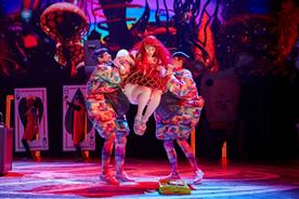 The production is a reworking of Lewis Carroll's Alice in Wonderland (Brinkhoff/Mögenburg)