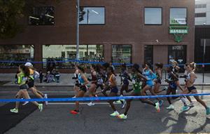 The 2021 New York City Marathon moves through Brooklyn. (Photo credit: Getty Images).