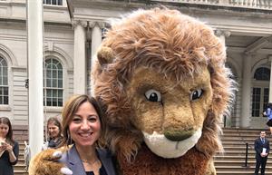 Jennifer Fermino with the New York Public Library's mascot, Patience.