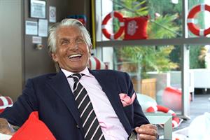 Video: KFC's 'Extra Crispy Colonel' George Hamilton on the time he met the real Colonel Sanders