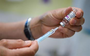 Under-30s to be offered alternative to AstraZeneca COVID-19 vaccine after reports of rare blood clots