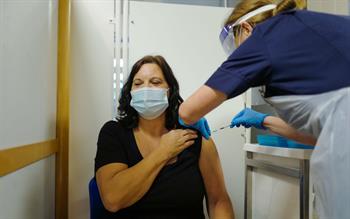 GPs told to observe patients given COVID-19 vaccine for 15 minutes