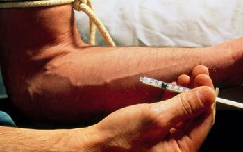 Naloxone nasal spray: a new treatment option for opioid overdose
