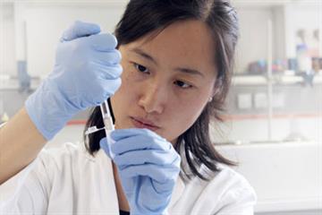 Poor NHS gene test access 'undermining patient care'