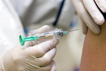 GPs almost unanimously back HPV vaccination in boys, poll shows