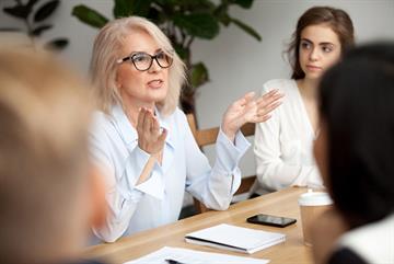 NHS failing to identify clinicians with leadership potential, report warns