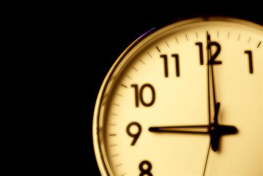 Clock face showing 9 o'clock