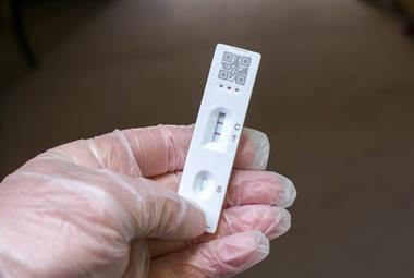 Positive lateral flow test
